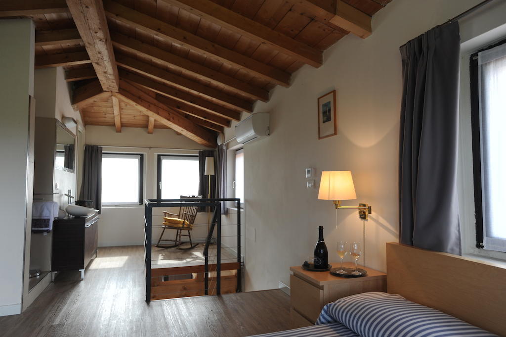 ديسينسانو ديل غاردا Monte Maino Bed & Breakfast الغرفة الصورة