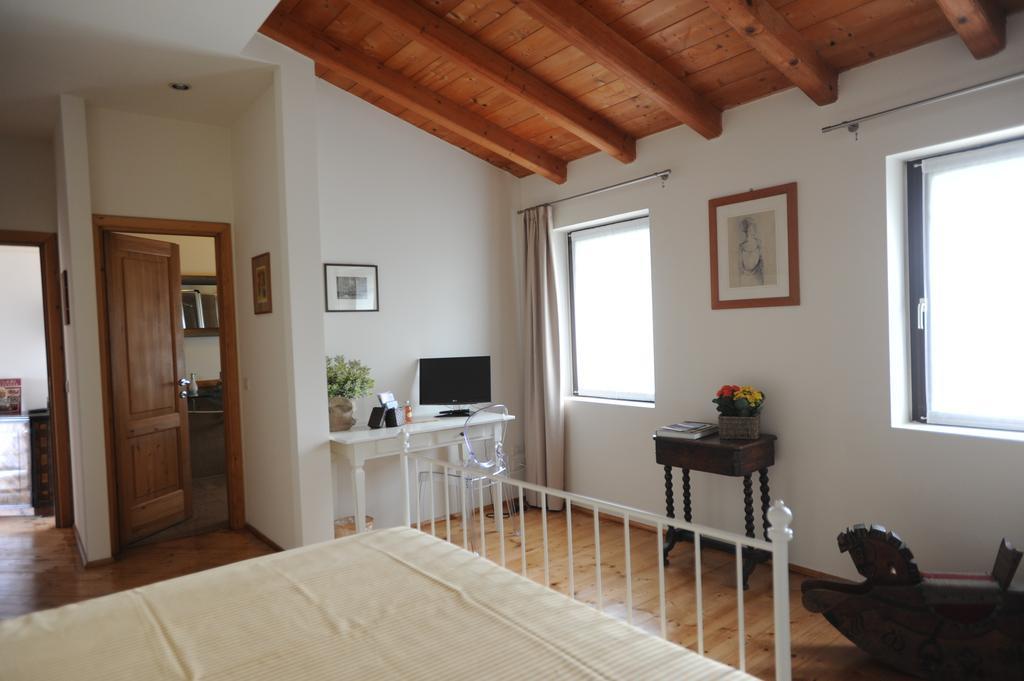 ديسينسانو ديل غاردا Monte Maino Bed & Breakfast الغرفة الصورة